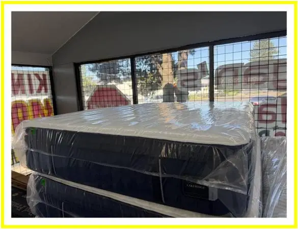 QUEEN SIZE STEARNS & FOSTER LAKERIDGE PILLOW TOP MATTRESS & BOX BED