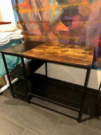 Desk with shelves