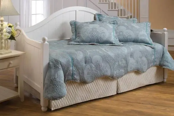 Hillsdale Augusta Day Bed White with Suspension deck