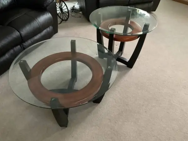 Coffee and end table plus lamp
