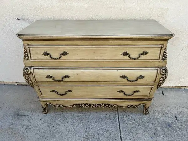 BEAUTIFUL HIGH END BOMBAY DRESSER CAN DELIVER LOCAL IF NEEDED