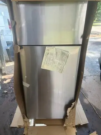 New GE 18 cubic stainless steel fridge