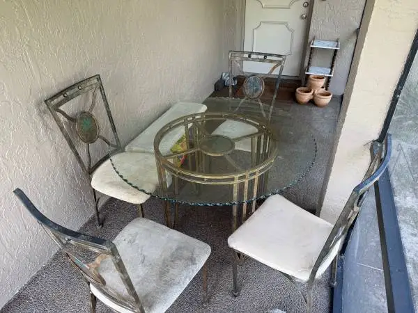 Round Glass Top Dining Table with 4 Palm Tree Motif Chairs