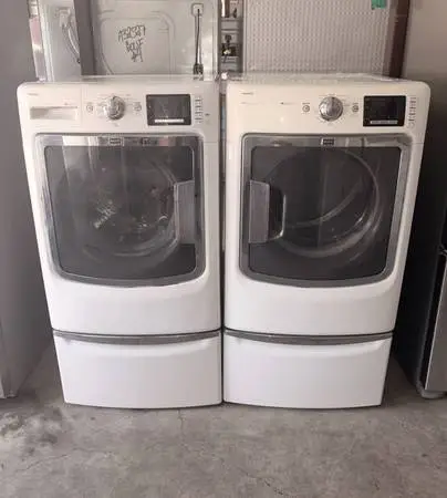 White Maytag Washer And Gas Dryer Matching Set