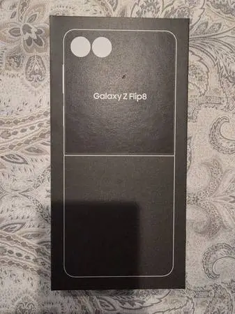 FS: Brand New Graphite 256GB Samsung Galaxy Z Flip 8