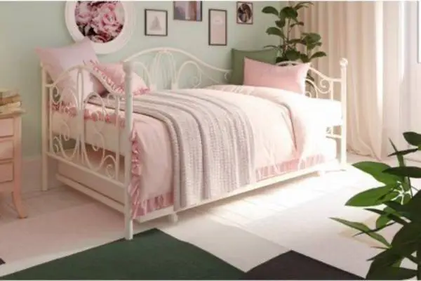 DHP Bombay Metal Daybed with Trundle + Mattress – Excellent Condition ($125)