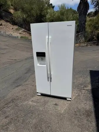 Side by side 25 cubic refrigerator with freezer