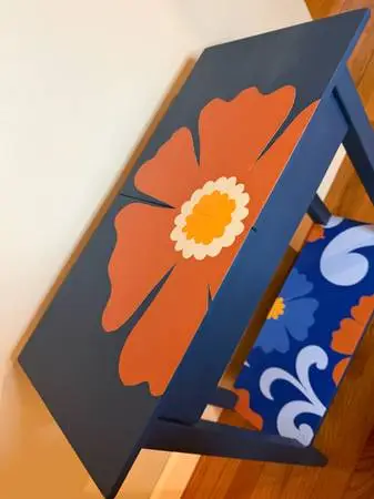 Accent table