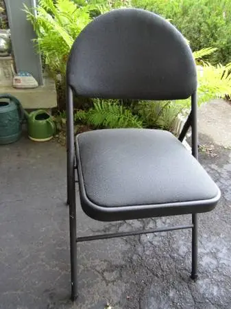 Folding Cushioned Chair