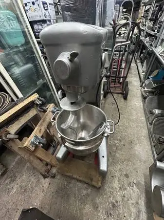GOOD CONDITION!!!!! HOBART 30 QT DOUGH MIXER FOR SALE!!!!!