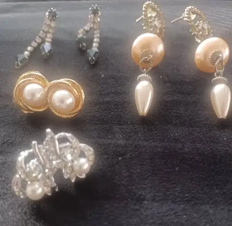 4 pairs of earrings sets bundle