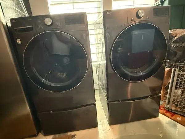 LG washer/dryer with pedestals