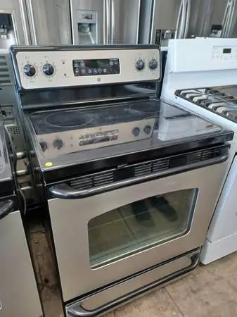 GE Stainless Steel Electric Glass Top Oven/Range