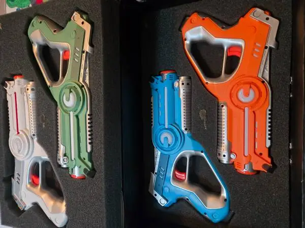 Dynasty Toys Laser Tag Extreme 4‑Player Set, Pristine + Case