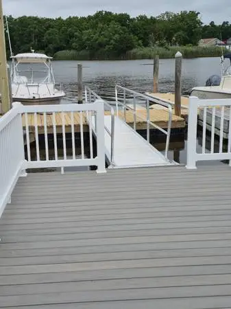 Custom floating docks and bulkheads