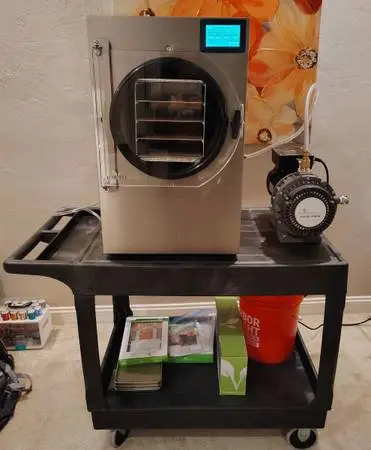 Harvest Right Freeze Dryer w/ Oil Free Pump