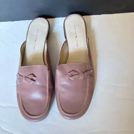 Womens Bandolino Leather Mauve Mules Size 7.5M