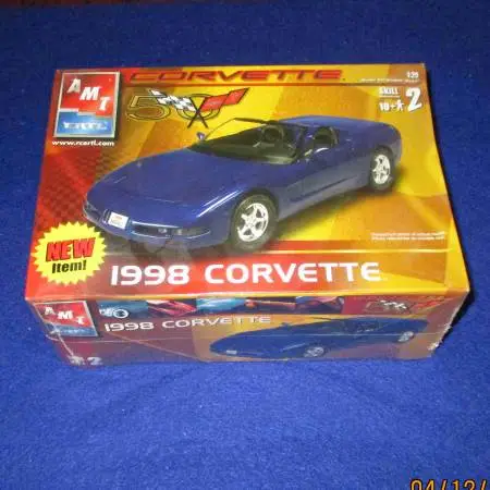 AMT 1998 Corvette 50th anniversary model kit