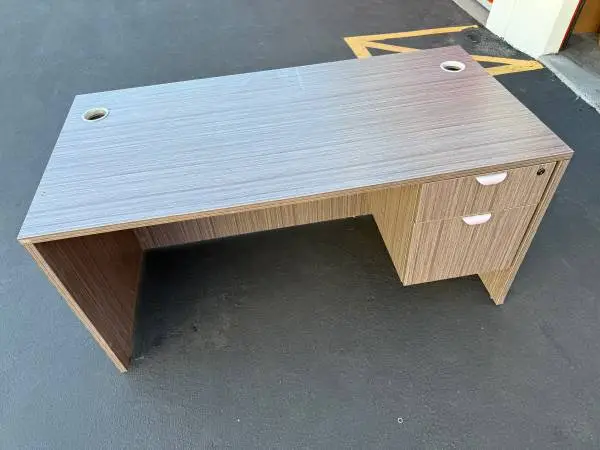 OFFICE DESKS……. COMPUTER DESKS…..