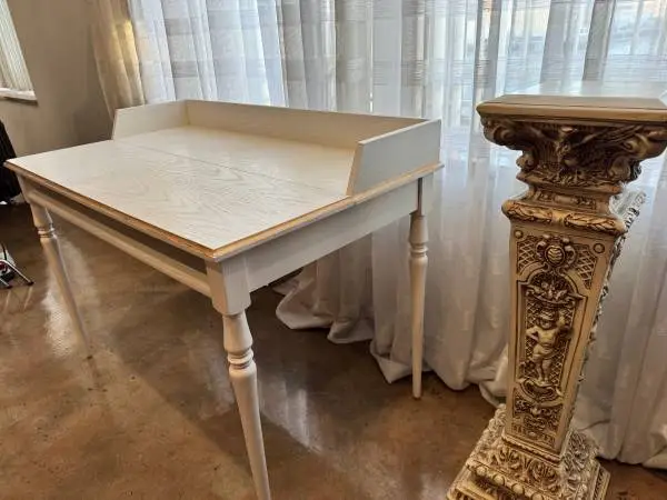 BEAUTIFUL White Wood Table Desk w/hidden Mirror Vanity & Cubby Storage