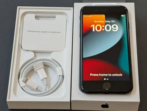 iPhone SE 3rd Gen Brand New Unlocked 100% Battery Health