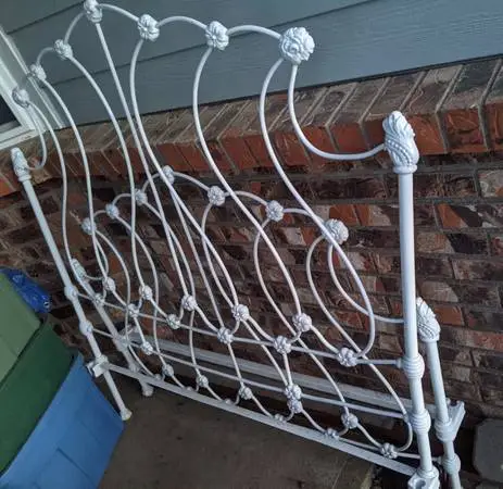 Antique  Beautiful Full size white ornate cast iron bed