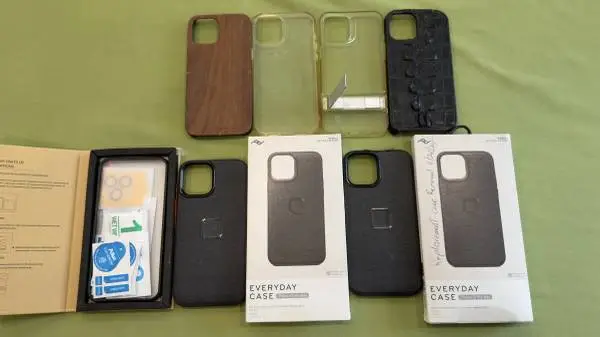 6 Phone cases Peak Design-Alligator-Clear-Walnut CELL PHONE CASES