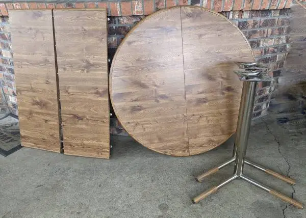 Table with 2 leafs
