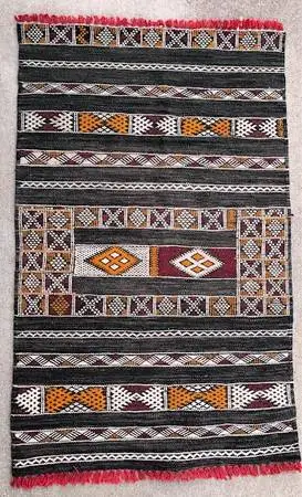 • Beautiful VINTAGE MOROCCAN RUG •