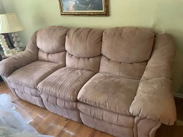 Nice Couch with recliner on both side
