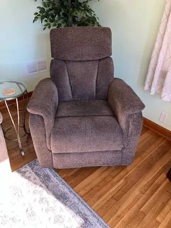 NEW PRICE! $325.00 Brown Glider Recliner