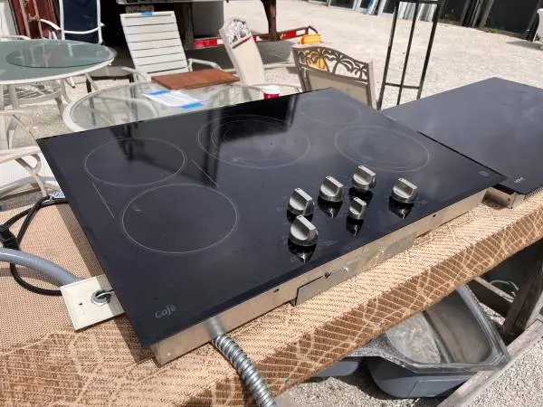 30W GE Cafe Electric Cooktop Smoothtop Model #CP9530SJ1SS Used
