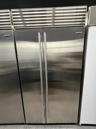 STAINLESS STEEL REFRIGERATOR WITH TUBULAR HANDLES