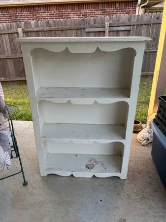 White Scalloped Wooden Bookshelf