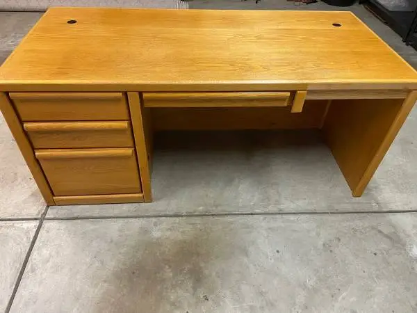 ***SOLID OAK DESK***