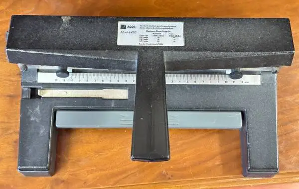 Heavy Duty Desktop Hole Punch