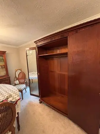 🇬🇧EXQUISITE ANTIQUE ARMOIRE VICTORIAN ERA WITH 2 ASRO KEYS🇬🇧