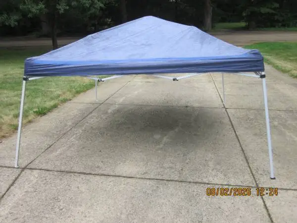E-ZEE POP UP TENT
