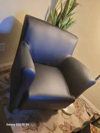 FS: black faux leather chair - brand newFS: black faux leather chair -