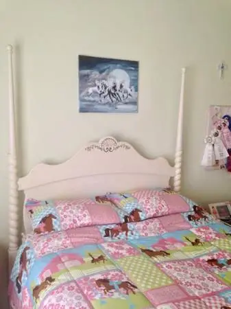 White 4 Poster Bed & Matching Nightstand, Curved Bench