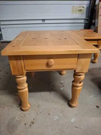 Broyhill coffee and side table