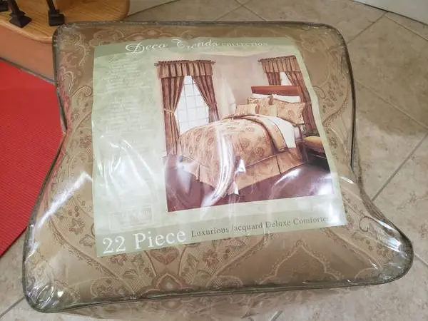 22 piece deluxe bedset