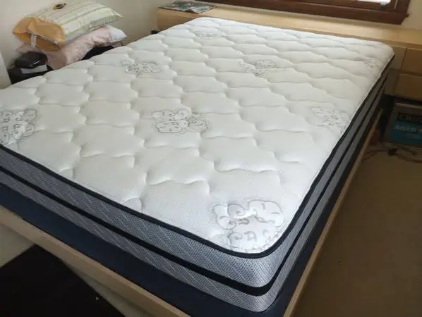 Queen Mattress by Franklin, Firm, Clean, Brand New Condition