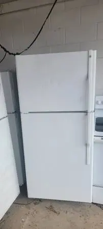 Refrigerator 18 cubic ft comes with 60 day warranty