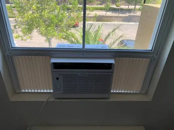 TOSHIBA Window Air Conditioner 6000 BTU