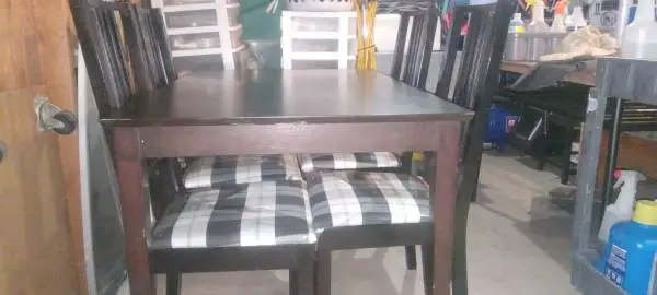 Coaster Company Solid Wood Dining Table Set Excellent Condition 47x29