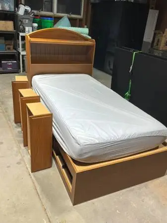 Twin platform bed - Pierson, Mi