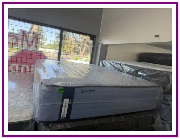QUEEN SIZE SEALY POSTUREPEDIC PLUS MATTRESS & BOX SPRING BED SET