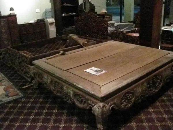 LUO HAN BED/CENTER TABLE