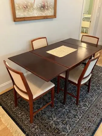 table & 4 chairs
